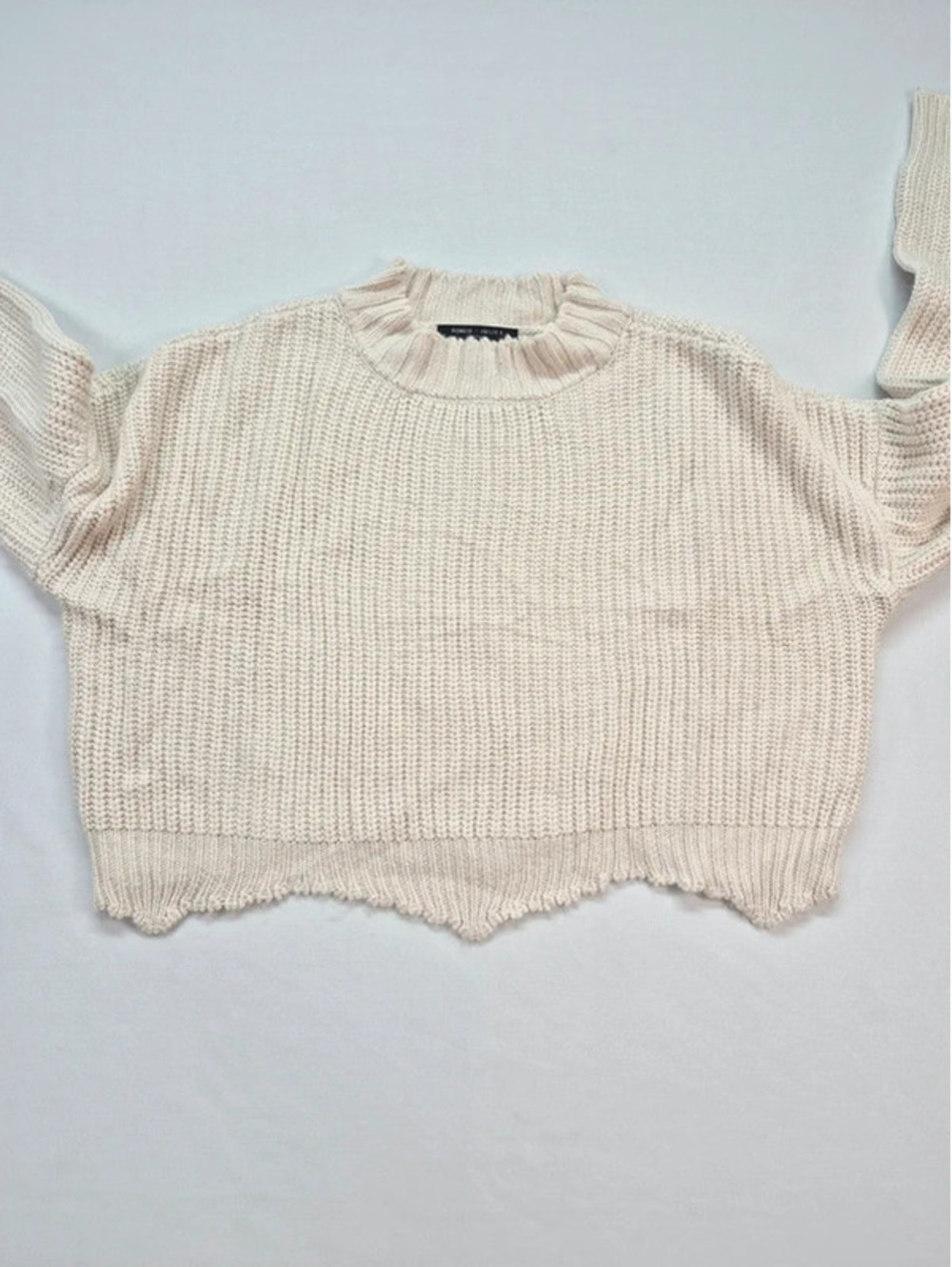 Romeo & Juliet Couture cream Oversized knit cropped sweater Women's small - Picture 10 of 13